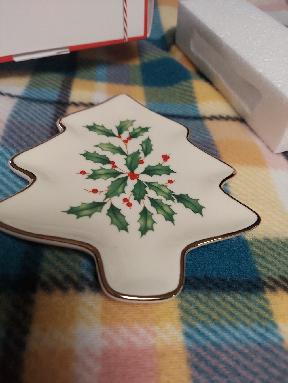 Lenox- Ceramic Tree Plate with Holly Motif -